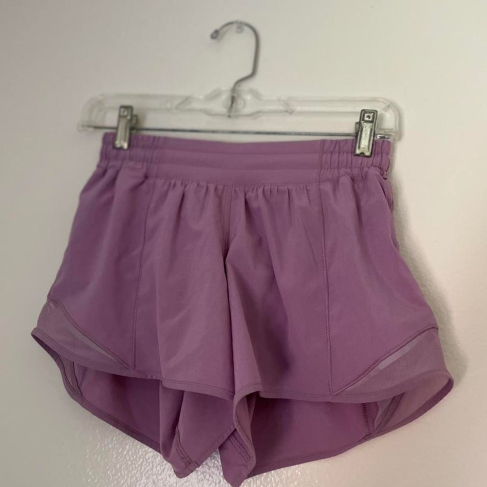 Lululemon Hotty Hot LR short 4”